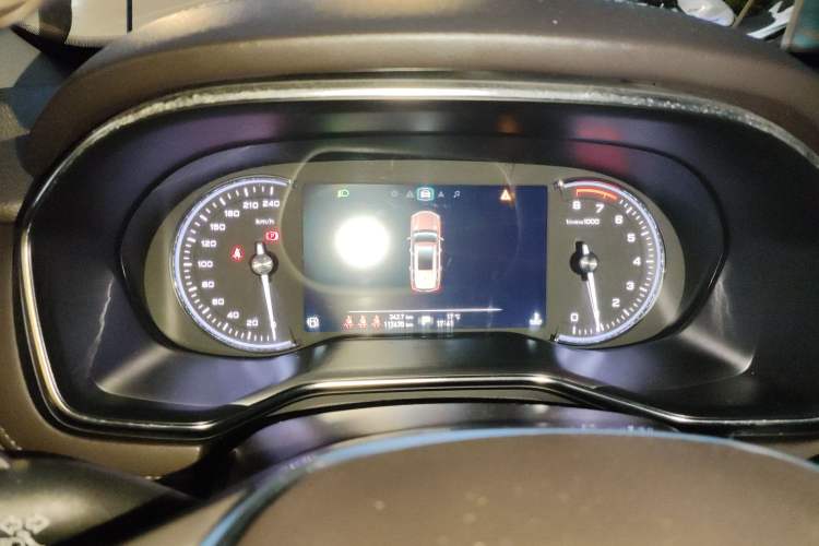 Used Roewe RX8 2018 30T Smart Connectivity Two-Wheel Drive Flagship Edition
