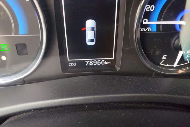 Used Toyota Corolla 2017 Revised Dual-Engine 1.8L E-CVT Elite Edition Odometer Close Up