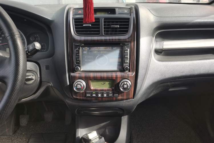 Used Kia Sportage 2011 2.0L Manual Two-Wheel-Drive GLS Audio And AC Panel