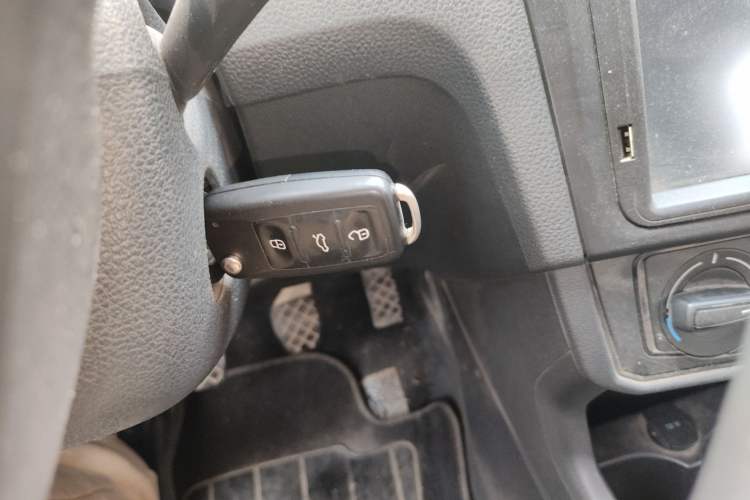 Used Volkswagen Santana 2016 1.6L Manual Fashion Edition
