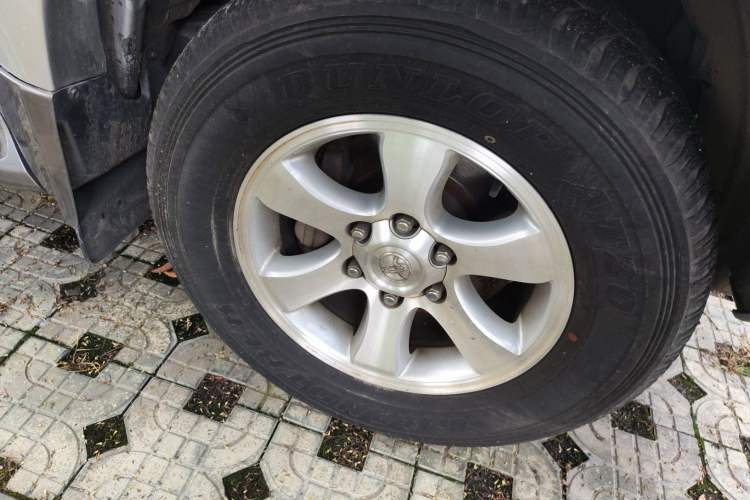 Used Toyota Prado 2005 4.0L Automatic GX Luxury Edition Right Front Wheel Hub