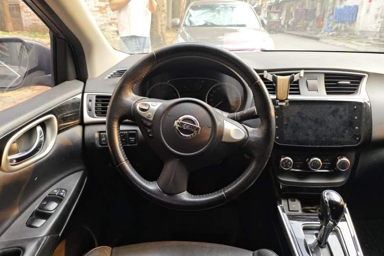 Used Nissan Sylphy 2019 1.6XV CVT Smart Connect Luxury Edition China VI Standard Steering Wheel