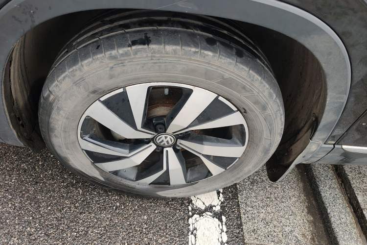 Used Volkswagen Tayron 2021 280TSI Two-Wheel Drive Luxury Smart Connectivity Version Left Front Wheel Hub