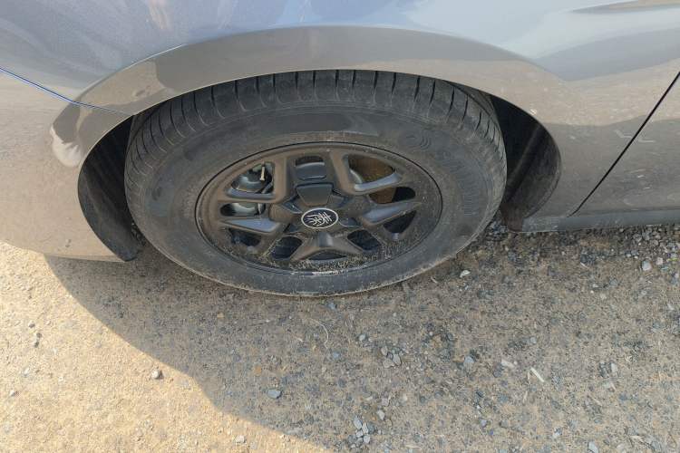 Used BYD Qin PLUS 2025 DM-i Smart Drive 55KM Leading Model Left Front Wheel Hub