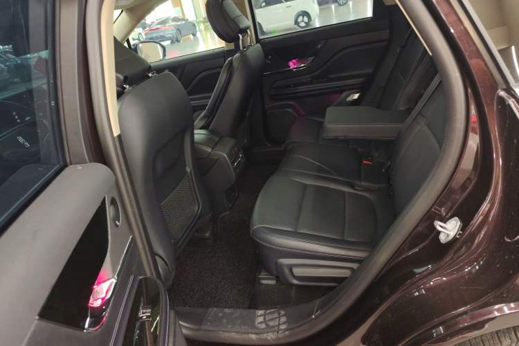 Used Lincoln Corsair 2023 2.0T All-Wheel-Drive Prestige Version Left Rear Seat