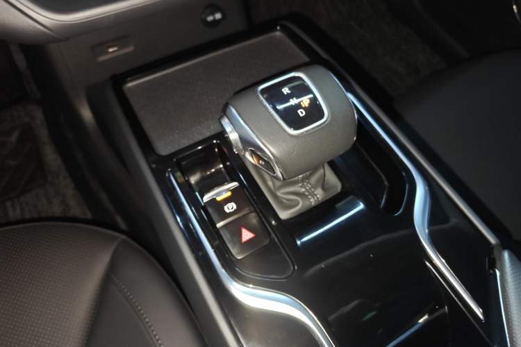 Used Hongqi E-QM5 2022 431 km Charge & Enjoy Edition Gear Lever