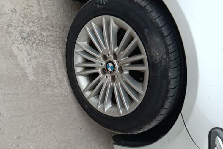 Used BMW 5 Series 2014 525Li Leading Model
