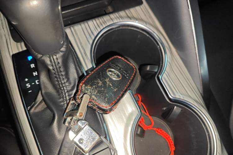 Used Toyota Camry 2019 Dual-Engine 2.5 HG Luxury Edition China VI Standard
