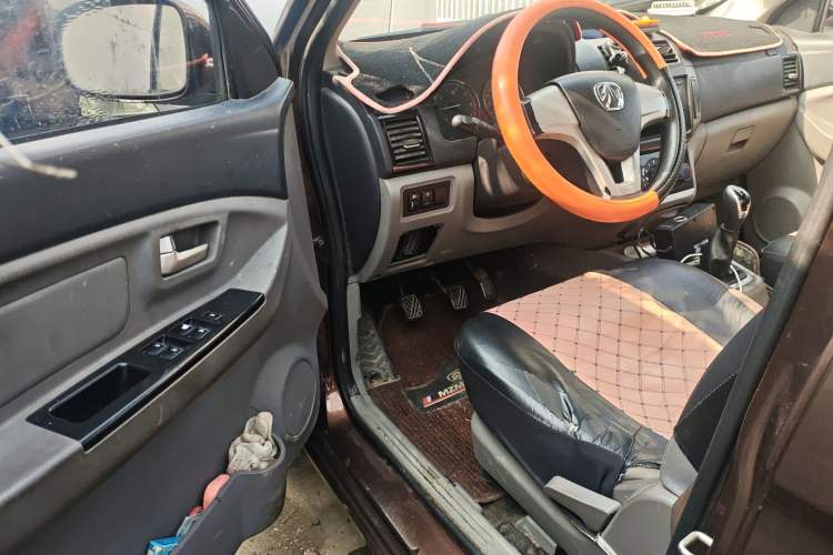 Used BAIC Weiwang M20 2014 1.5L practical type BJ415A Driver Seat