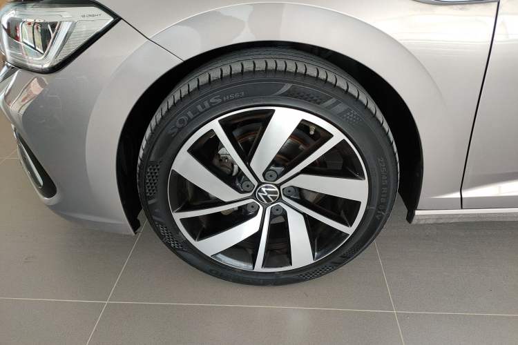 Used Volkswagen Sagitar 2023 300TSI DSG Excellence Edition Left Front Wheel Hub