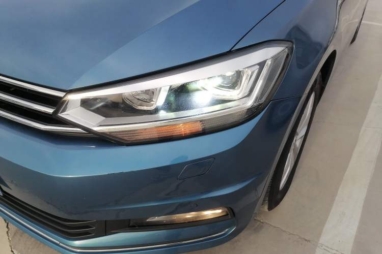 Used Volkswagen Touran 2016 Volkswagen Touran L 280TSI DSG Comfort Edition Left Front Headlight