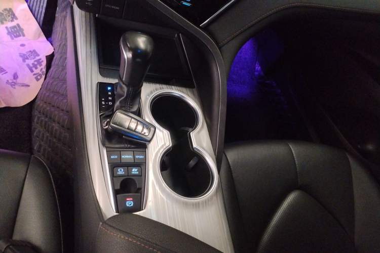 Used Toyota Camry 2019 Dual-Engine 2.5 HG Luxury Edition China VI Standard Gear Lever