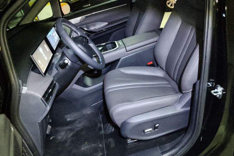 Used SAIC MAXUS G70 2024 2.0T Automatic Luxury Edition 7 Seats