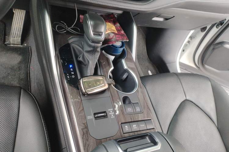 Used Toyota Highlander 2022 Dual-Engine 2.5L Four-Wheel Drive Supreme Edition 7-Seater Gear Lever