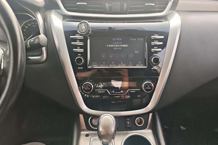 Used Nissan Murano 2017 2.5L XL Two-Wheel Drive Smart Edition Audio And AC Panel