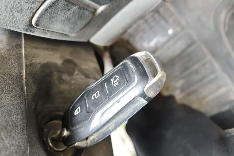 Used FORTHING Lingzhi 2014 M3 1.6L 7-Seater Comfort Model
