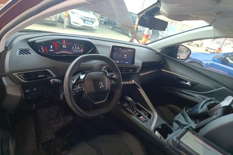 Used Peugeot 4008 2017 350THP Elite Edition Center Console