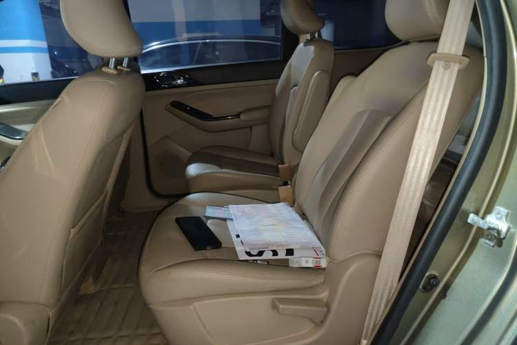 Used Baojun 730 2014 1.5L manual Comfort version 7 seats
