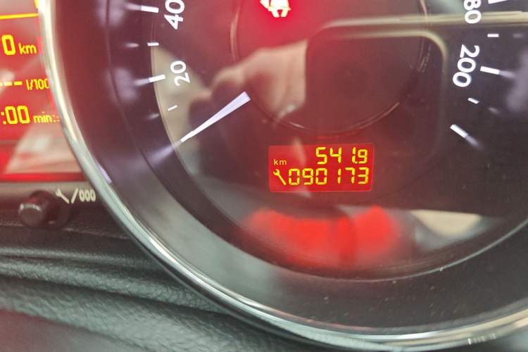 Used Peugeot 3008 2015 1.6THP Automatic Prestige Edition Odometer Close Up