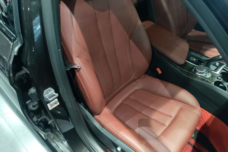 Used BMW 5 Series 2018 Restyled 530Li Leading Edition M Sport Package
