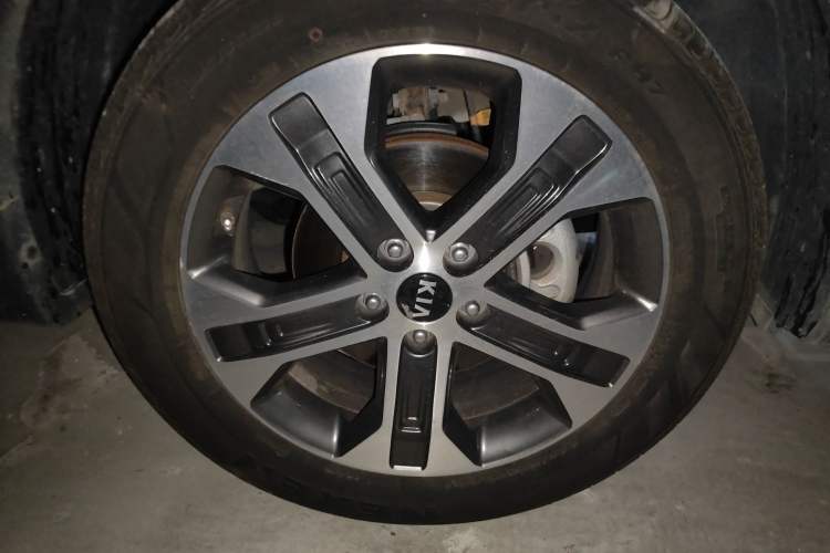 Used Kia Sportage R 2019 2.0L Automatic Smart Luxury Edition Right Front Wheel Hub