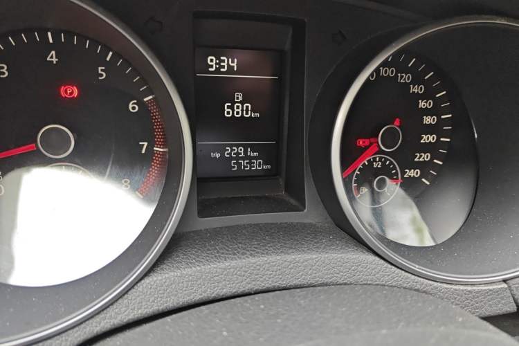 Used Volkswagen Golf 2012 1.4 TSI Manual Comfort Edition Odometer Close Up