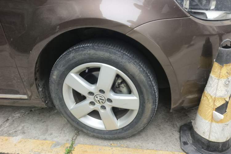 Used Volkswagen Touran 2011 1.4T Manual Zhiya Edition 5 Seats Right Front Wheel Hub