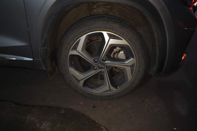 Used Geely Auto Monjaro L 2021 2.0TD High-Power Automatic All-Wheel Drive Luxury Version Right Front Wheel Hub