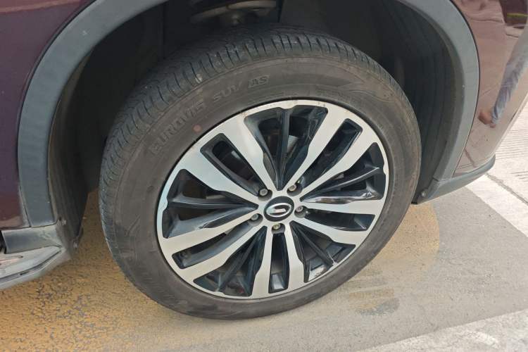 Used GAC Trumpchi GS4 2017 235T Automatic Two-Wheel Drive Luxury Smart Connectivity Version Right Front Wheel Hub