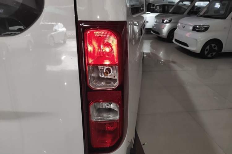 Used Wuling Yangguang 2025 Model 400km Bus Edition—Comfort Edition
