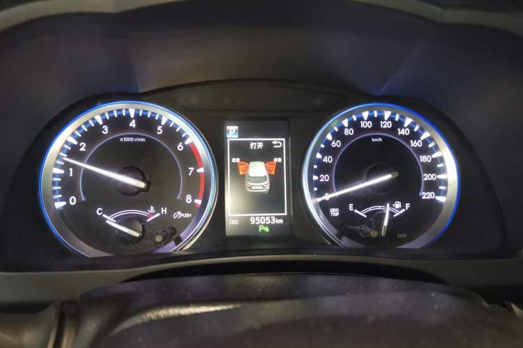 Used Toyota Highlander 2018 2.0T Four-Wheel Drive Luxury Edition 7 Seats China V Emission Standard
