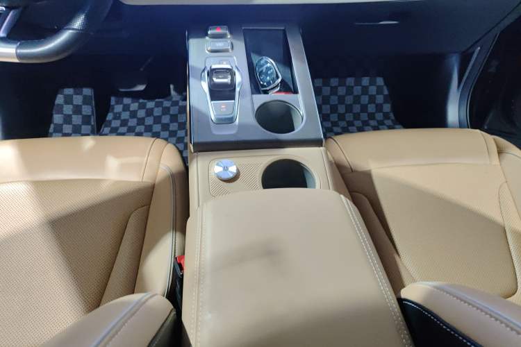 Used GAC Trumpchi EMKOO 2022 2.0 ATK TwinStar Max Edition Gear Lever