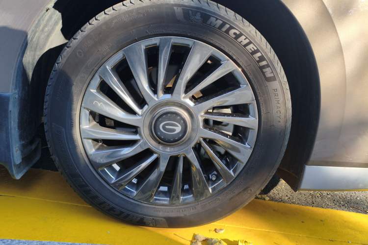 Used GAC Trumpchi M8 2023 Zongshi Series Dual-Motor Flagship Edition Right Front Wheel Hub