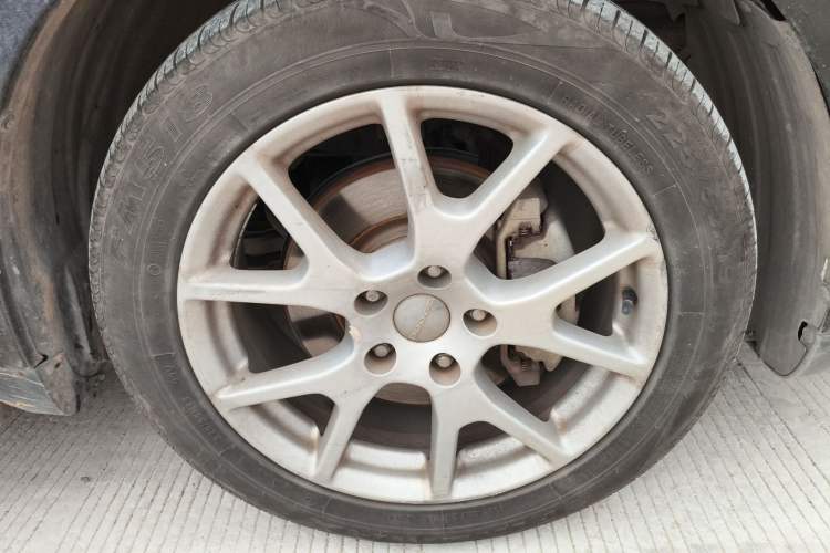 Used Dodge Journey 2013 2.4L Two-Wheel Drive Luxury Version Right Front Wheel Hub