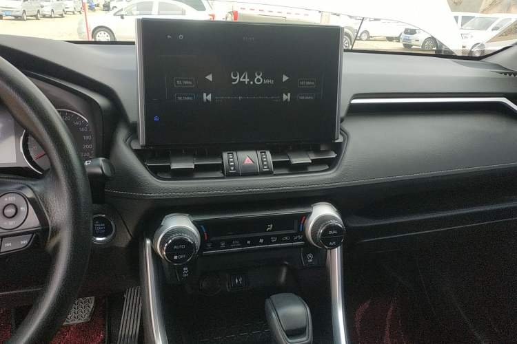 Used Toyota Wildlander 2020 2.0L CVT Two-Wheel Drive Luxury Edition Audio And AC Panel