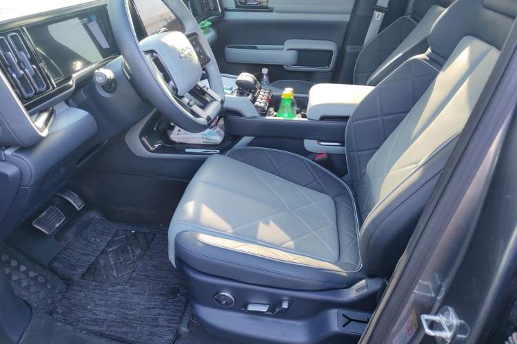 Used Formula Leopard 5 2023 Navigator Edition
