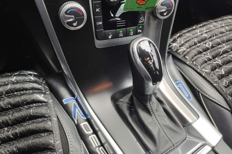 Used Volvo XC60 2017 T5 AWD Personalized Sport Upgrade Edition
