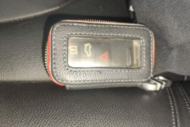 Used Volvo V40 2015 1.6T Zhiyi Edition