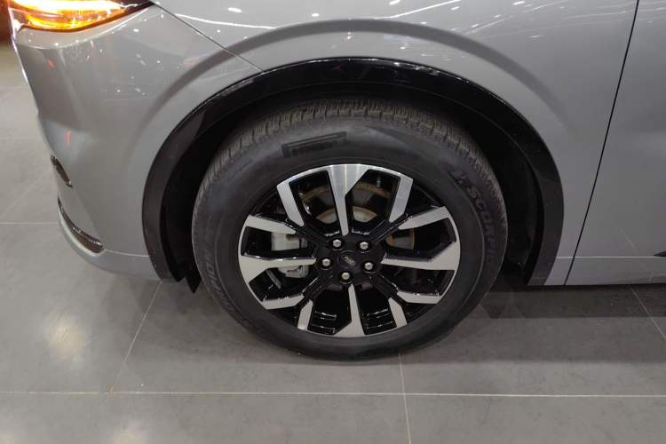 Used Ford Edge 2025 Ford Explorer L 2.0T EcoBoost E-Hybrid Four-Wheel-Drive 7-Seater Supreme Model