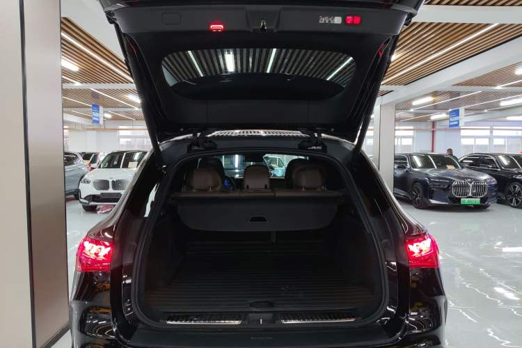 Used Mercedes-Benz EQE SUV 2024 500 4MATIC Luxury Edition Trunk