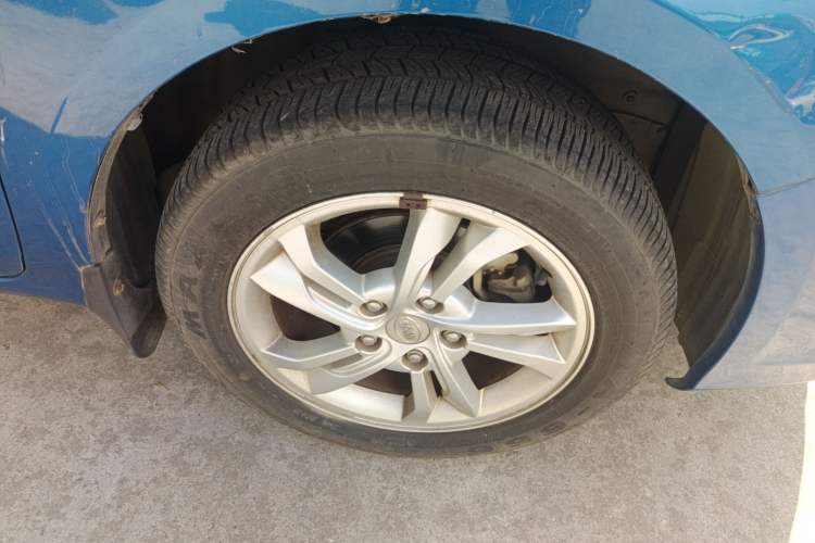 Used BYD Surui 2013 1.5L Manual Luxury Model Right Front Wheel Hub