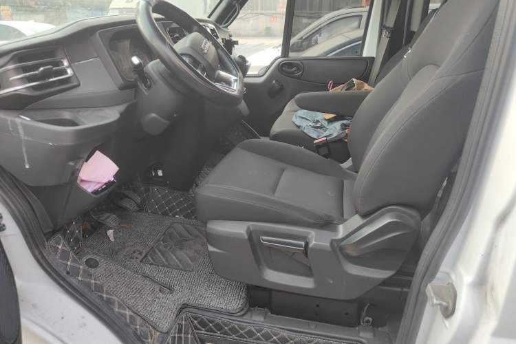 Used JMC Fushun 2023 2.0T Manual Short-Wheelbase Mid-Height Commercial Multi-Purpose 5-Seater Passenger Vehicle