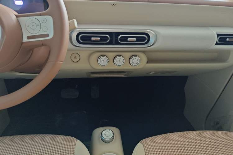 Used Wuling Hongguang MINIEV 2024 3rd Generation 215km Youth Edition Audio And AC Panel