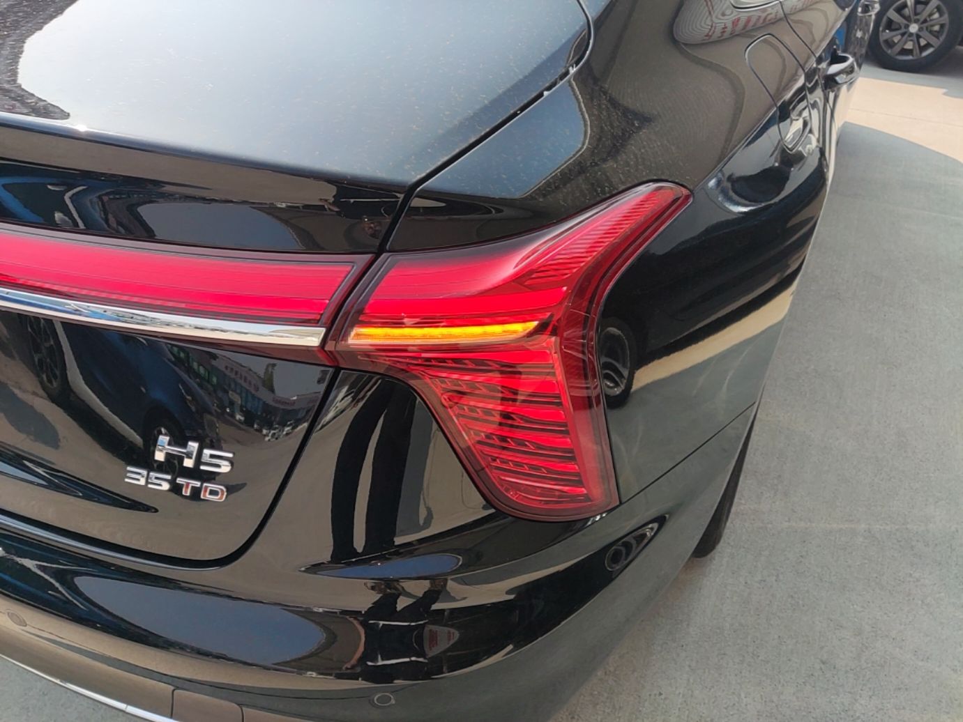 Hongqi H5 2024 1.5T DCT Smart Connect Flagship Edition - Chinese Trim Yun — снимка 9