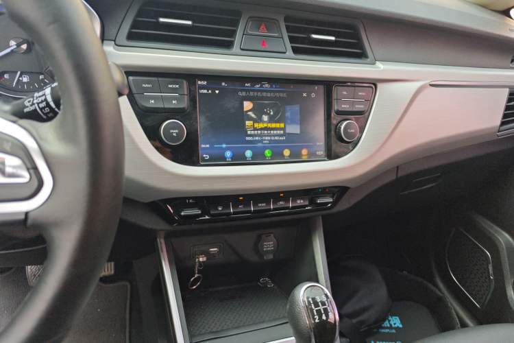 Used Geely Auto Vision X3 2019 Upgraded Model 1.5L Manual Luxury Version
