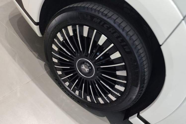 Used XPeng X9 2025 740 Ultra-Long Range Max