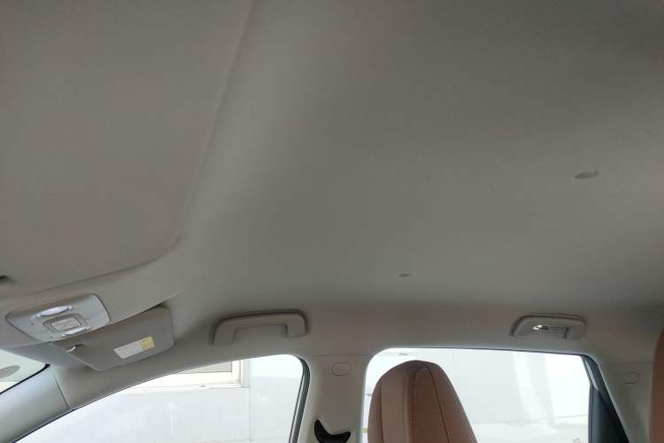 Used Wuling Bingo S 2025 Model 325km Deluxe Edition Headliner