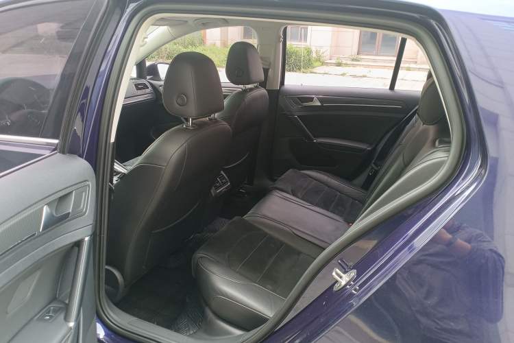 Used Volkswagen Golf 2018 230TSI Automatic Luxury Version
