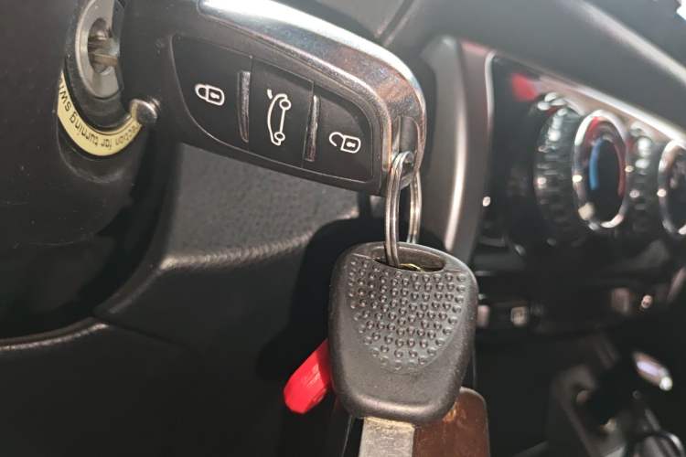 Used Toyota YARiS L Zhi Xiang 2017 1.5E CVT Dynamic Edition Vehicle Key