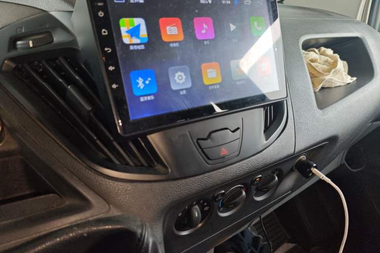 Used Ford Transit 2019 2.0T Diesel Multi-Purpose Commercial Vehicle Short Wheelbase Low Roof 6-Seater China VI Standard